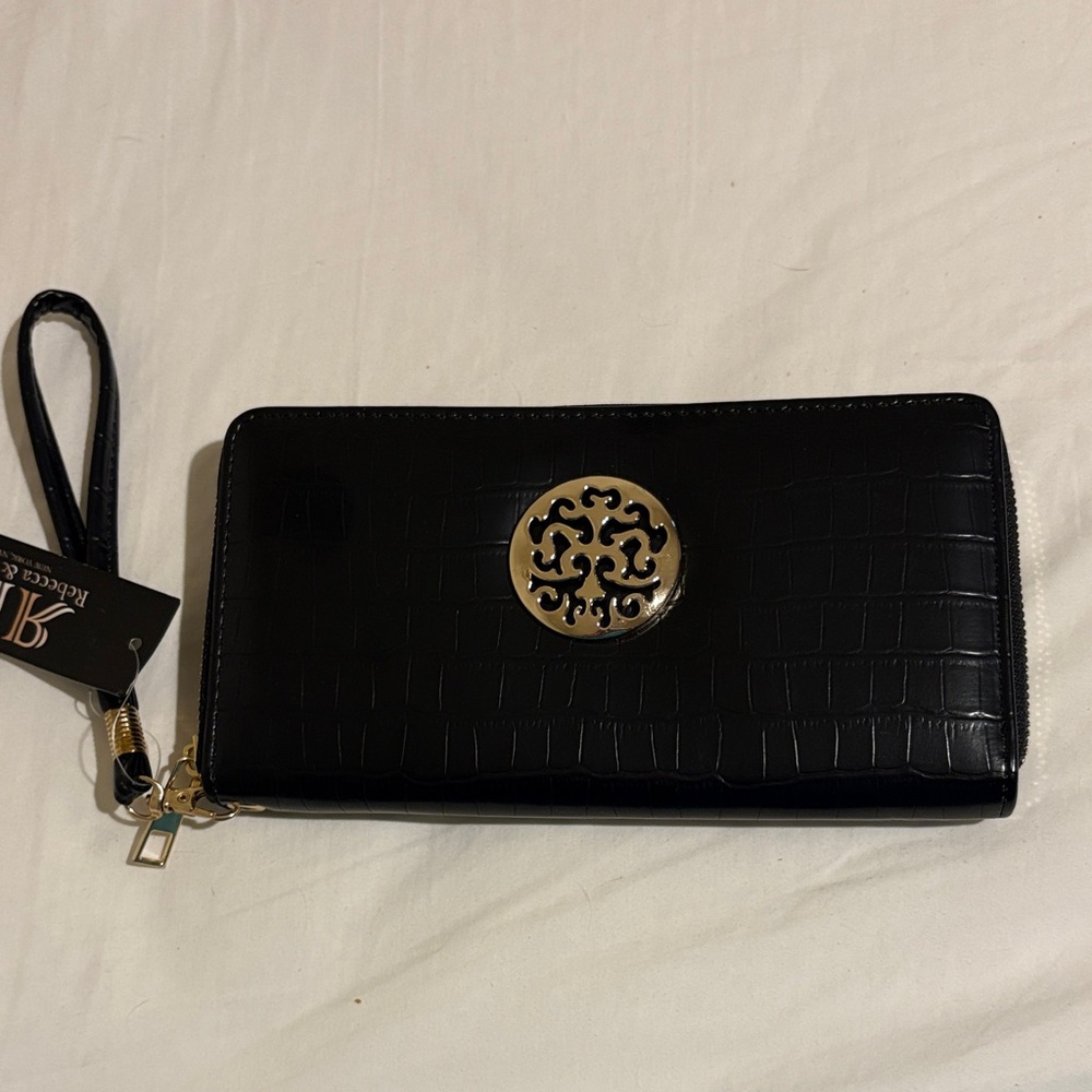 Chic Black Croc-Embossed Wallet with Gold Medallion